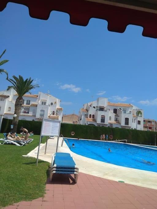 Alex Bungalow Apartamento Torrevieja Exterior foto